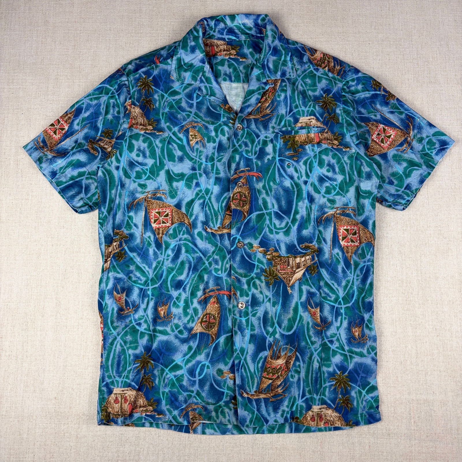 Vintage Hawaiian Loop Collar Rare Vibrant Shimmering Waters Medium Button Shirt